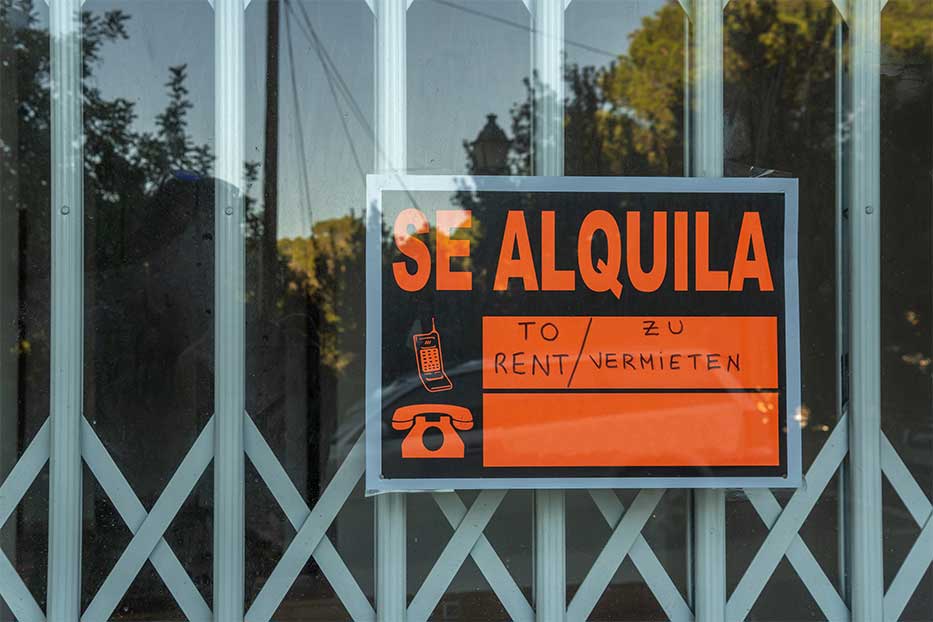 For rent property sign in Spain